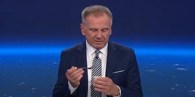 "Ich bin vermutlich zu alt": Armin Wolf isst in ZiB2 Pudding mit der Gabel