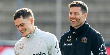 Xabi Alonso Florian Wortz.jpg