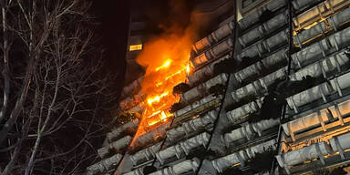 Balkone im Wohnpark Alterlaa brannten – eine Person tot