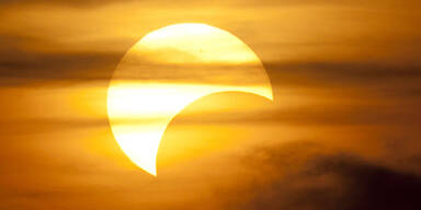 Spektakuläre Sonnenfinsternis in Asien & USA