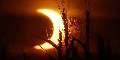 Spektakuläre Sonnenfinsternis in Asien & USA