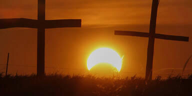 Spektakuläre Sonnenfinsternis in Asien & USA