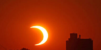 Spektakuläre Sonnenfinsternis in Asien & USA