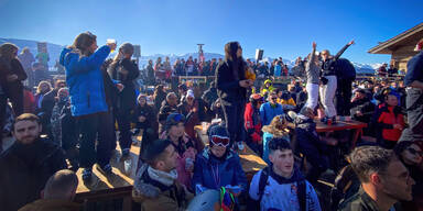 Hütten-Streit um "Haxenspreizer" und "Heiße Witwe"