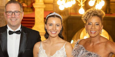 Kiesbauer zeigt schöne Tochter Nika bei Maturaball: "Tränen verdrückt!"