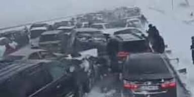 Massenkarambolage mit fast 100 Autos 