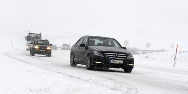 auto_schneefahrbahn_winter_.jpg