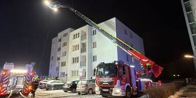 Feuerinferno in Mehrfamlienhaus: 10 Bewohner verletzt