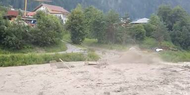 Wetter-Wahnsinn: Sturzfluten reisen Brücken weg 