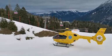 Vor den Augen des Vaters: Skifahrer stürzte in Bachbett