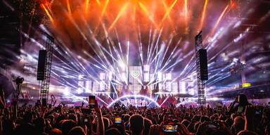 Trotz Regen: Festivalauftakt mit Steve Aoki begeistert Besucher