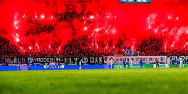 Mit Kanaldeckel attackiert: Eskalation bei Deutschland-Derby