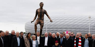 Beckenbauer-Statue vor Allianz Arena enthüllt