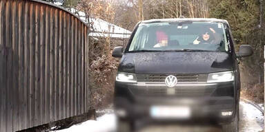 HIER fährt Fiona zu Grasser und holt ihn aus dem Gefängnis