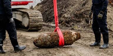 Fliegerbombe bei Grabungen entdeckt: Bewohner evakuiert