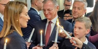 Florian übergab das Friedenslicht in Straßburg.