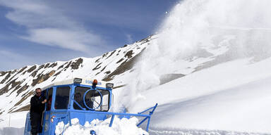 Schneeräumung auf der Großglockner-Hochalpenstraße 