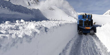 Schneeräumung auf der Großglockner-Hochalpenstraße 