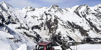 Schneeräumung auf der Großglockner-Hochalpenstraße 