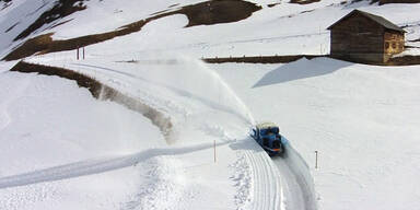 Schneeräumung auf der Großglockner-Hochalpenstraße 