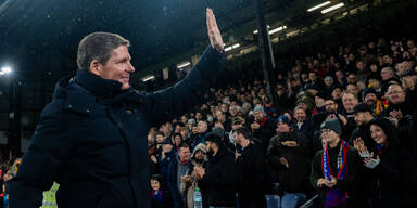 Schmähgesang & Krisensitzung: Glasner vor dem Aus