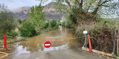 Überflutete Straße in Javea (Valencia)