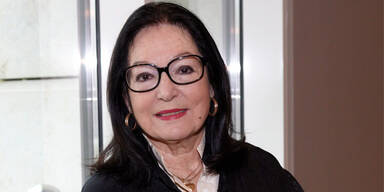Kurz vor der Sendung: Schlager-Star Nana Mouskouri (91) sagt Termin bei Schöneberger ab