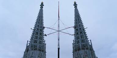 Billi Thanner illuminiert Votikvkirche für "Gottes Lohn"