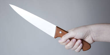 Mädchen (13) attackiert Freund (17) mit Küchenmesser