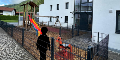 Elias (3) in Tirol verhungert: Eltern wegen Mordes vor Gericht