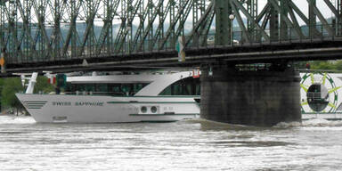 linz_schiff_apa_polizei.jpg