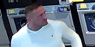 Täter tritt Automaten kaputt – Wer kennt diesen Mann?