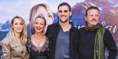 Melissa Naschenweng strahlt bei Film-Premiere in Villach