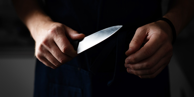 Teenie (16) mit Messer attackiert: Täter flüchtig