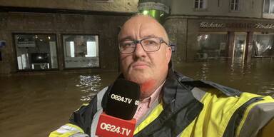 mike vogel in den fluten.jpg