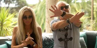 Carmen Geiss trägt jetzt einen Panikknopf am Handgelenk