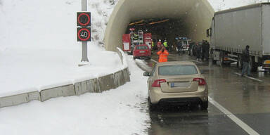 Unfall auf der A2 - Herzogbergtunnel 