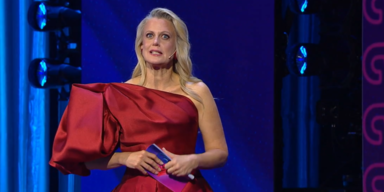 Im ORF: Dirndl-Mann versucht, Barbara Schöneberger zu küssen 