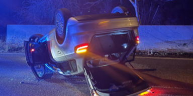 Lauter Knall, dann überschlägt sich Auto mit drei Teenies