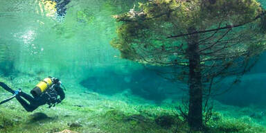 Mystischer Tauchgang in Unterwasser-Park