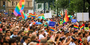 Samstag: Regenbogenparade sorgt für Staus und Sperren
