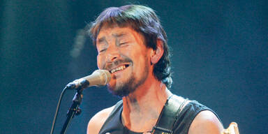 "Driving Home For Christmas"-Star Chris Rea (74) ist tot