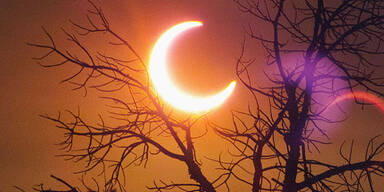 Spektakuläre Sonnenfinsternis in Asien & USA