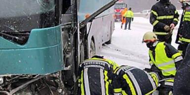 Busunfall auf der A1 bei Böheimkirchen 