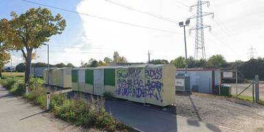 Mann blieb in Altkleidercontainer stecken und starb