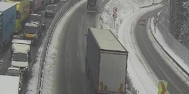 Schnee-Chaos: Brennerautobahn gesperrt