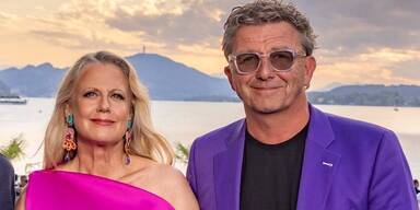 Peinliche Tonpanne bei der "Starnacht": Hans Sigl muss Schöneberger retten