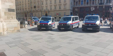 Schock in Wien: Mann zündet sich am Stephansplatz an