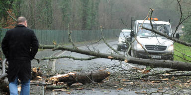 Sturm fegt über England