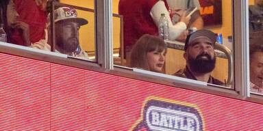 Taylor Swift und Travis Kelce: Erster Auftritt nach Verlobung – Sängerin im Braut-Look